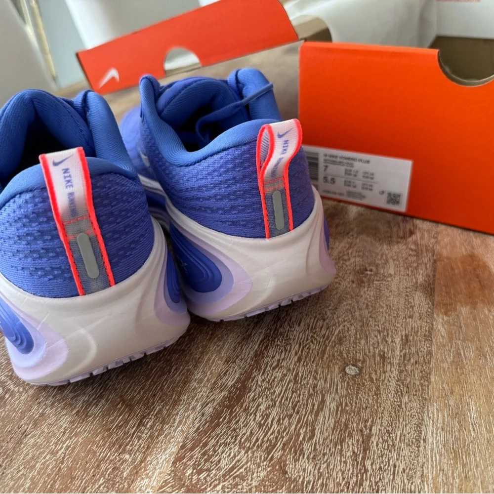 NWT Women’s Nike Vomero Plus 7 - Picture 3 of 8